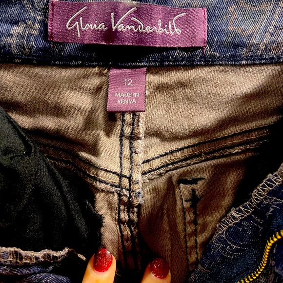Gloria Vanderbilt Amanda jeans. Soft touch, the original slimming jean. Size 12 - Picture 2 of 4